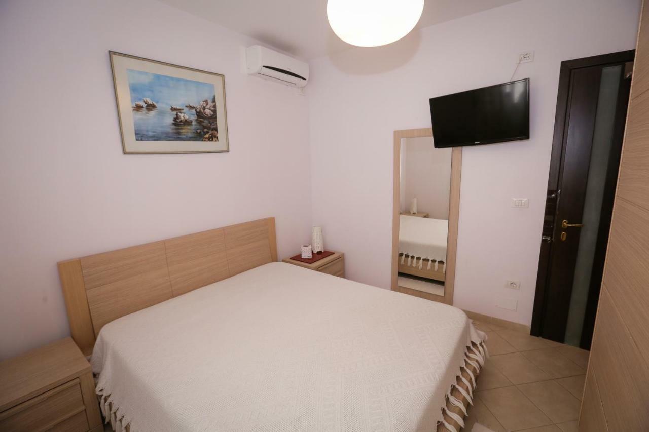 Pine-Tree Apt W/ Private Garden 50 M From The Sea Golem  Exterior foto