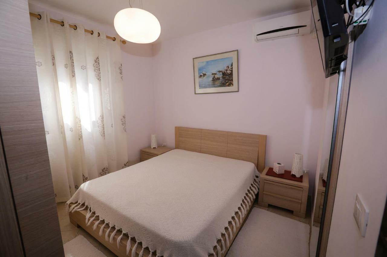Pine-Tree Apt W/ Private Garden 50 M From The Sea Golem  Exterior foto