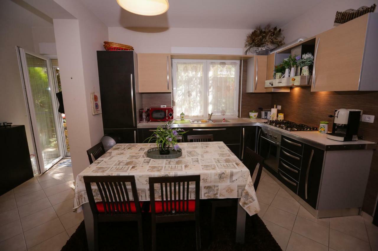 Pine-Tree Apt W/ Private Garden 50 M From The Sea Golem  Exterior foto