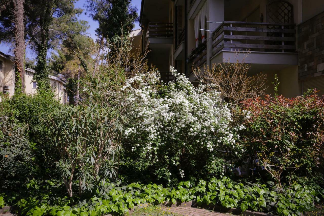 Pine-Tree Apt W/ Private Garden 50 M From The Sea Golem  Exterior foto