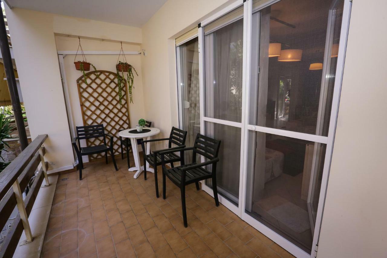 Pine-Tree Apt W/ Private Garden 50 M From The Sea Golem  Exterior foto