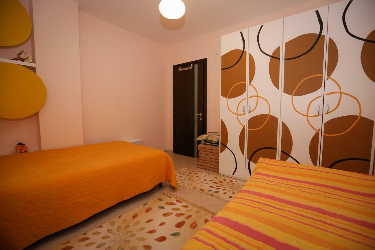 Pine-Tree Apt W/ Private Garden 50 M From The Sea Golem  Exterior foto