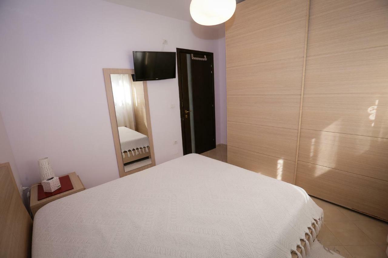 Pine-Tree Apt W/ Private Garden 50 M From The Sea Golem  Exterior foto