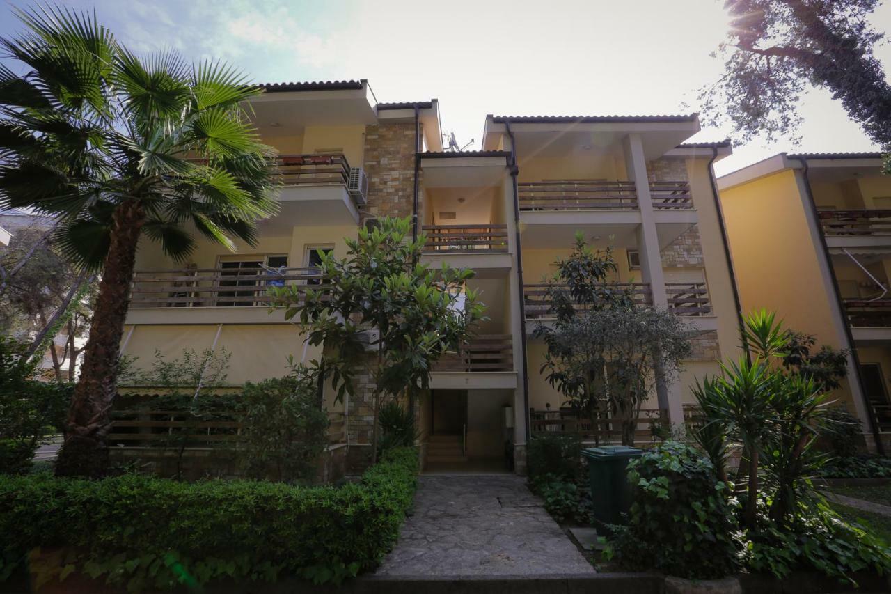 Pine-Tree Apt W/ Private Garden 50 M From The Sea Golem  Exterior foto